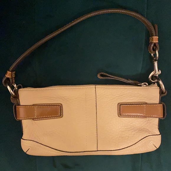 Authentic Coach Leather Purse - Picture 2 of 6